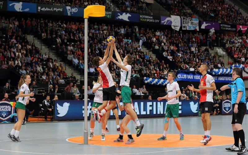 Korfball : Το μπάσκετ που σου επιτρέπει να της κάνεις στενό μαρκάρισμα