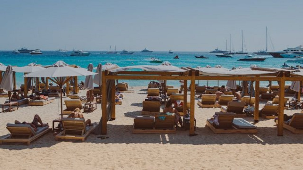 Μύκονος : Προσωρινό «λουκέτο» στα πιο διάσημα beach bar του νησιού – Θετικοί τουλάχιστον 10 εργαζόμενοι