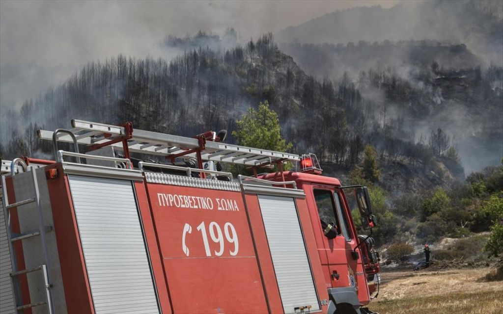 Φωτιά στο Δίστομο – Στη μάχη και εναέρια μέσα