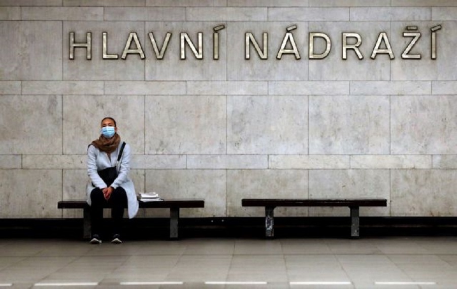 Κορωνοϊός : Ρεκόρ νέων κρουσμάτων σε Ουγγαρία, Σλοβακία και Τσεχία