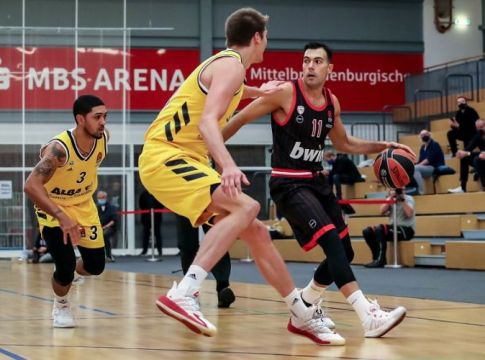 LIVE : Άλμπα – Ολυμπιακός 75-69 (Τελικό)