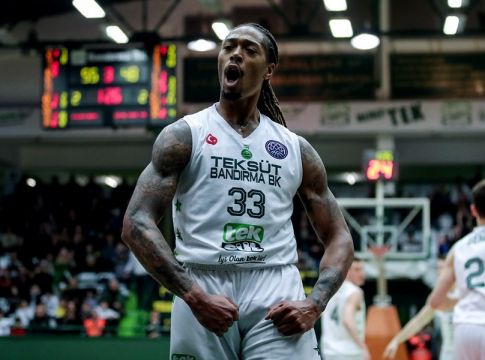 Ερυθρός Αστέρας: Πήρε Εμάνουελ Τέρι!