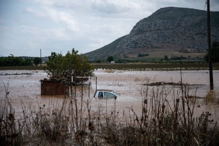 Ιανός : «Διέλυσε» την Θεσσαλία στο πέρασμά του ο κυκλώνας – Ώρες αγωνίας για τους αγνοούμενους