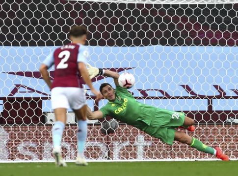 Μαρτίνες : «Λες και πέτυχα χατ-τρικ όταν απέκρουσα το πέναλτι» (pic & vid)