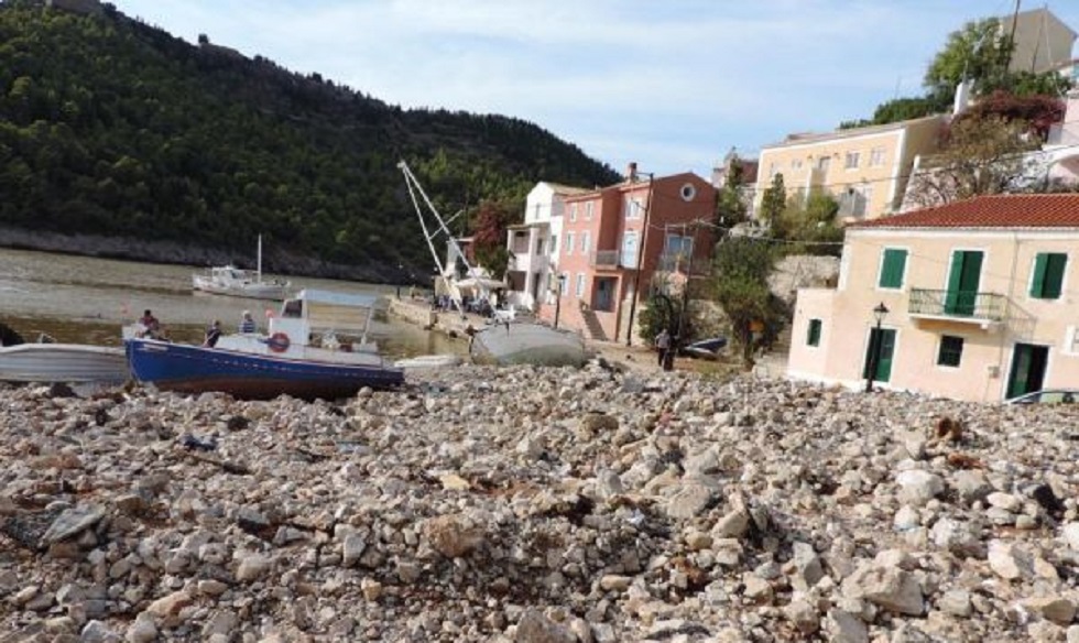 Ιανός : Μάχη στις λάσπες χωρίς ρεύμα και νερό – Ανυπολόγιστες καταστροφές και αγωνία για την επόμενη ημέρα