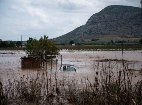 Ιανός : Χωρίς ρεύμα περιοχές στα Επτάνησα και την Καρδίτσα – Αγώνας δρόμου για την αποκατάσταση της ηλεκτροδότησης