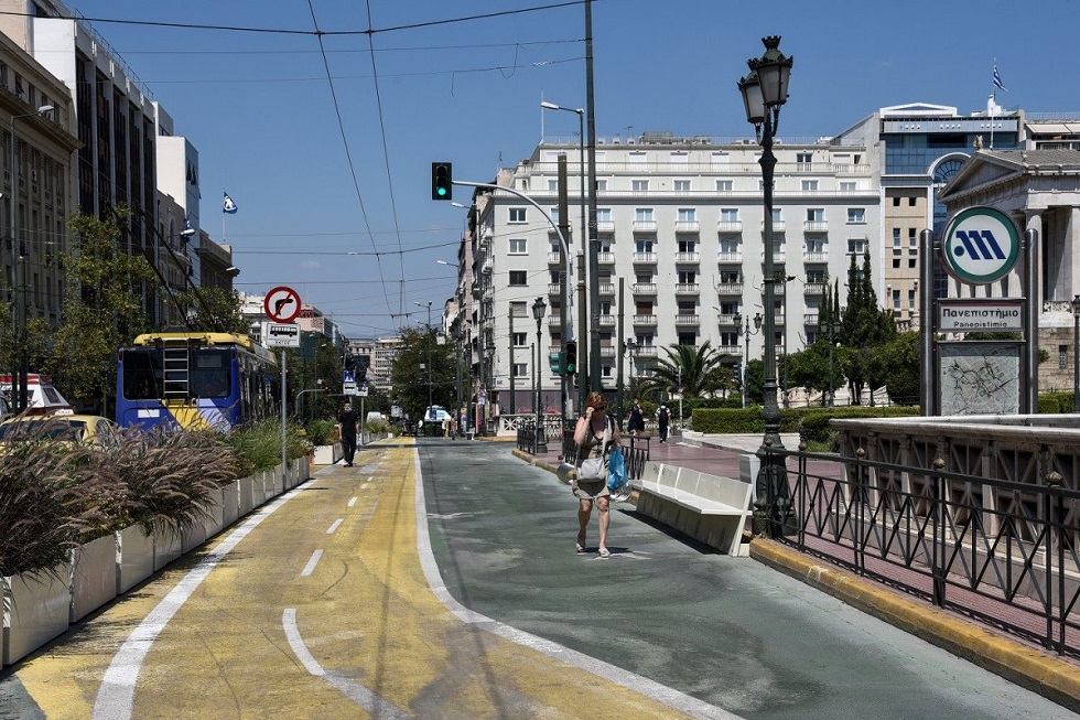 Φύτεψαν… φούντες στις ζαρντινιέρες του Μεγάλου Περίπατου και ο δήμος τις πότιζε (pics&vid)