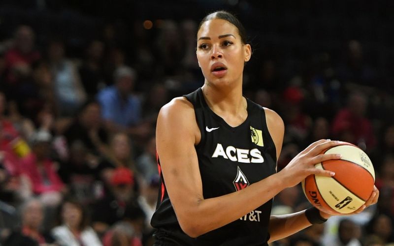 Σταρ του WNBA σπάει στερεότυπα : Είμαι μία γυναίκα 2 μέτρων που μου αρέσει να κάνω έρωτα (pics)