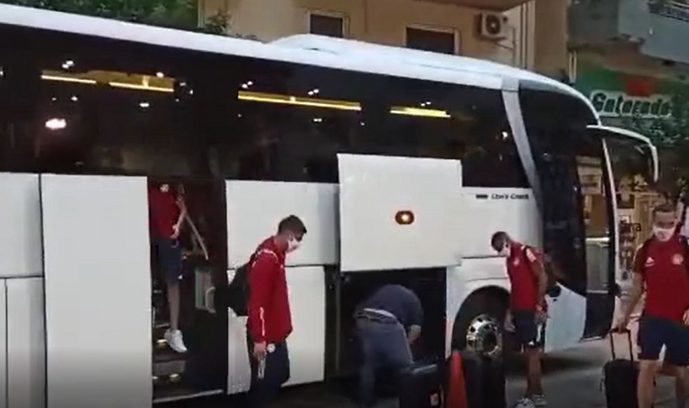 Αποκλειστικά βίντεο: Η άφιξη του Ολυμπιακού στους Ζωσιμάδες