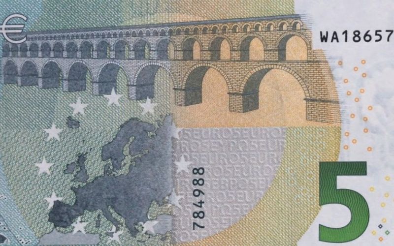 Δείτε τα καινούρια 5ευρα με την υπογραφή της Λαγκάρντ