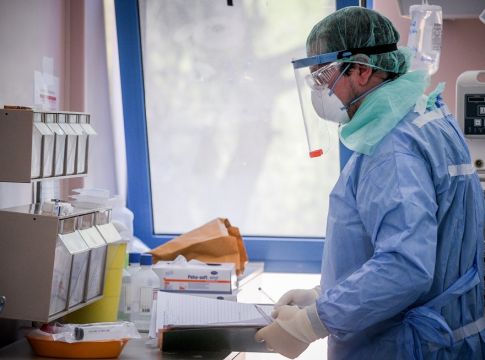 Koρωνοιός : Αποκαλυπτικοί πίνακες για την εξέλιξη της πανδημίας τον Οκτώβριο – Όλες οι περιοχές που είναι στο «κόκκινο»