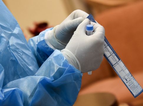 Κορωνοϊός : Κατέληξε 59χρονος στον Ευαγγελισμό – Στους 424 οι θανάτοι