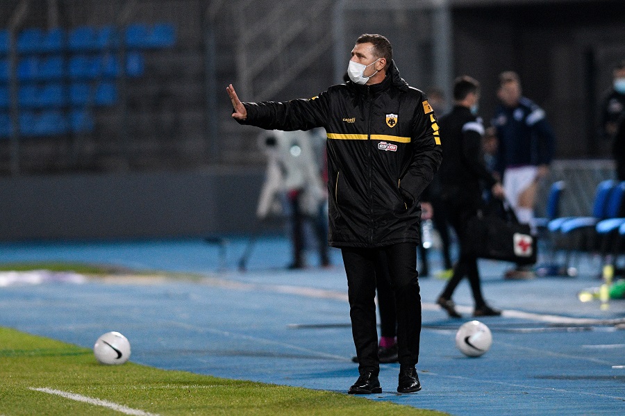 Καρέρα : «Υποφέραμε πολύ, μας ταιριάζει το 4-2-3-1»