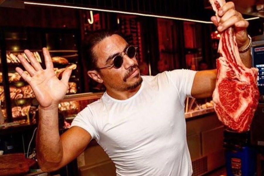 Μπλεξίματα για τον διάσημο Τούρκο σεφ «Salt Bae» λόγω κορωνοϊού