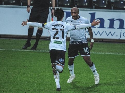 Championship : Κερδισμένη της αγωνιστικής η Σουόνσι