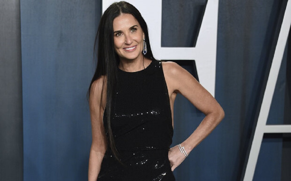 Η 57χρονη Demi Moore φοράει τα εσώρουχα της Rihanna: Τα λόγια είναι φτωχά