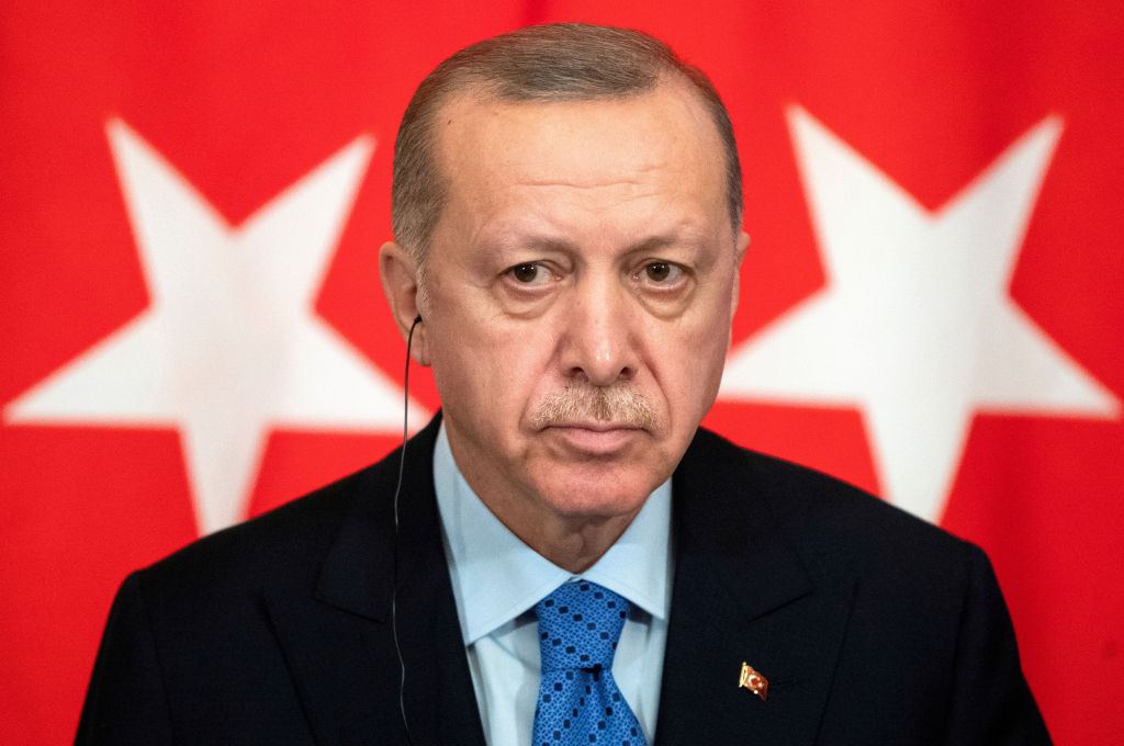 Πολεμικές ιαχές Ερντογάν : «Όποιος απλώσει χέρι στην Τουρκία θα του το κόψουμε»