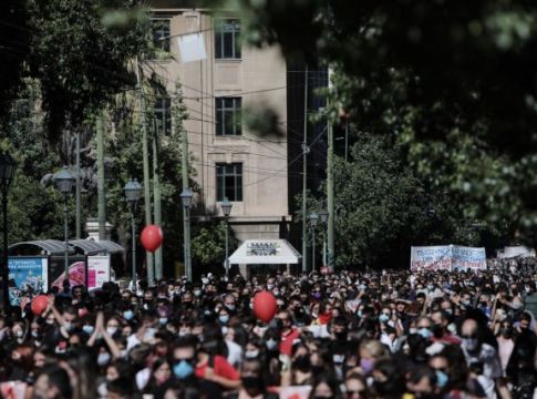 Στα «χαρακώματα» υπ. Παιδείας – μαθητές για καταλήψεις και τηλεκπαίδευση