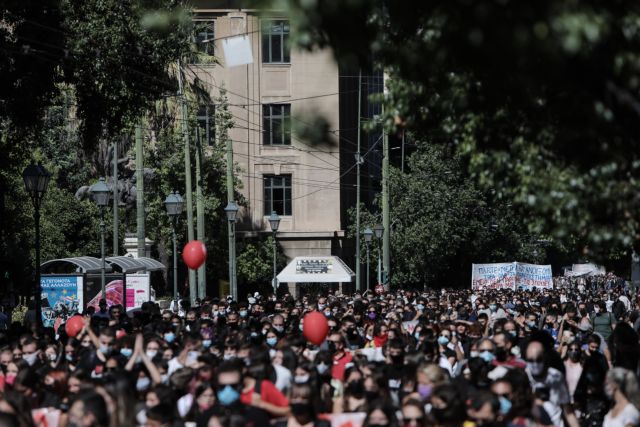 Στα «χαρακώματα» υπ. Παιδείας – μαθητές για καταλήψεις και τηλεκπαίδευση