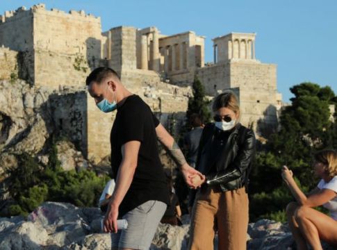 Κορωνοϊός : Τα τρία μέτρα-φωτιά αν δεν λειτουργήσουν τα νέα – Σαρώνει ο ιός σε Βόρεια Ελλάδα και Αττική