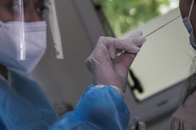 Κοροναϊος : Στο «κόκκινο» η Αττική – Οι φόβοι Τσιόδρα και τα νέα μέτρα