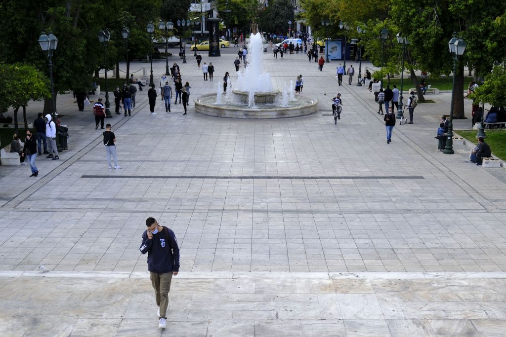 Ποιες επιχειρήσεις παραμένουν ανοιχτές – Τι ισχύει για μετακινήσεις, χρήση μάσκας και τηλεργασία