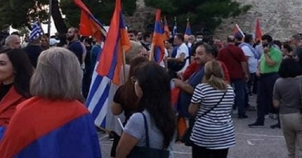 Θεσσαλονίκη : Συγκέντρωση Αρμενίων για το Ναγκόρνο Καραμπάχ – Συνθήματα και κατά της Τουρκίας