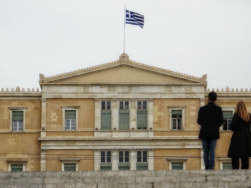 Νέα μέτρα για τον κορωνοϊό σε Βουλή και ελληνικό στρατό