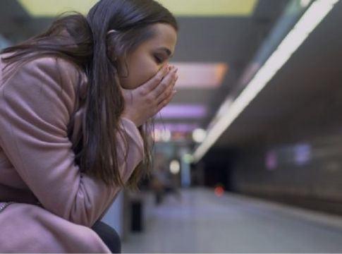 Πρακτικές συμβουλές για βοήθεια σε κάποιον με κρίση πανικού