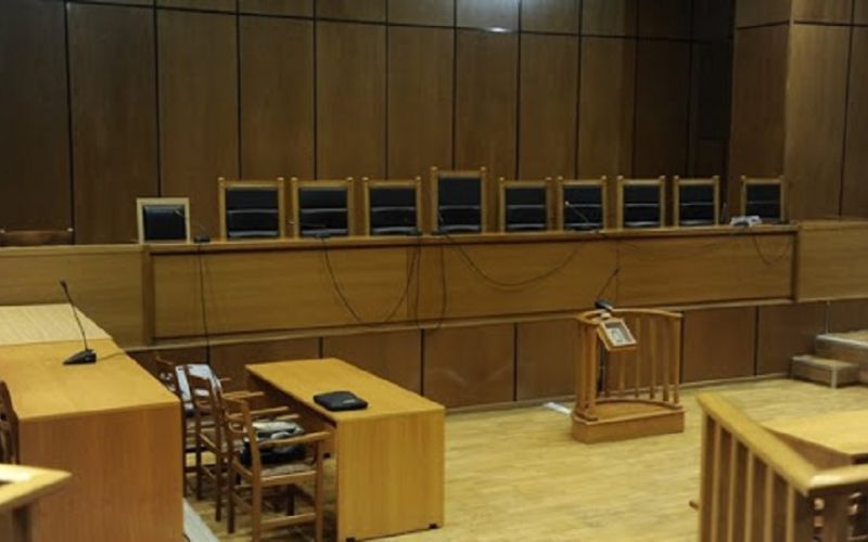 Ηράκλειο : Στο εδώλιο 32χρονη για τη φονική μαχαιριά σε 59χρονο πατέρα