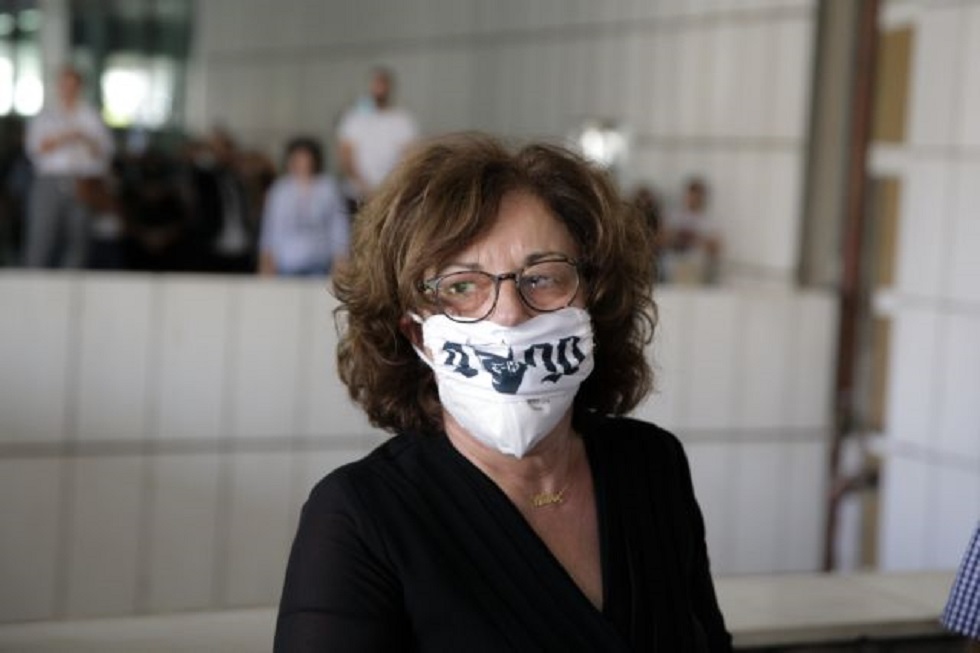 Στο Εφετείο η Μάγδα Φύσσα – Υποδοχή με χειροκροτήματα από τους διαδηλώτες