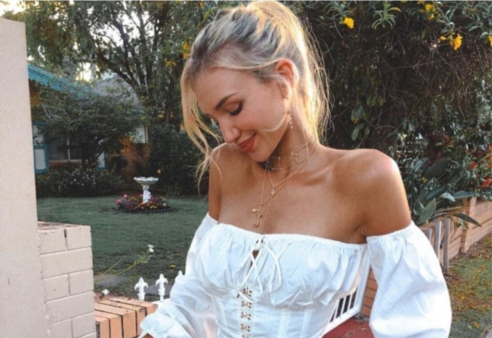 Οι τόπλες φωτογραφίες της Gabrielle Epstein γκρέμισαν… το Instagram