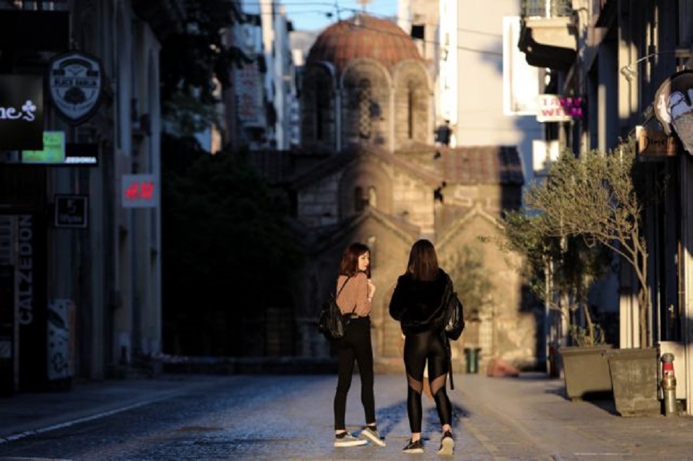 Τρέμουν υποτροπή με κρούσματα και διασωληνωμένους – Τι περιμένουν οι ειδικοί για την άρση του lockdown