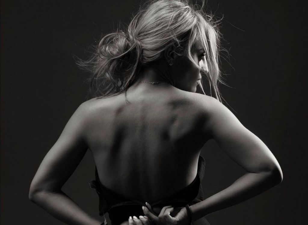 Ιλένια Ουίλιμς : Πόζαρε γυμνή στο φωτογραφικό φακό του Σπύρου Χατζηαγγελάκη (pics)