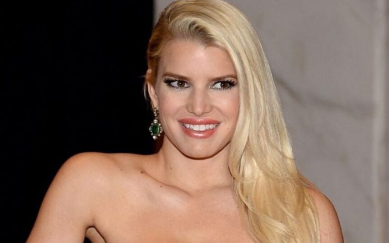 Jessica Simpson : Έχασε 45 κιλά και εντυπωσιάζει με το γραμμωμένο σώμα της
