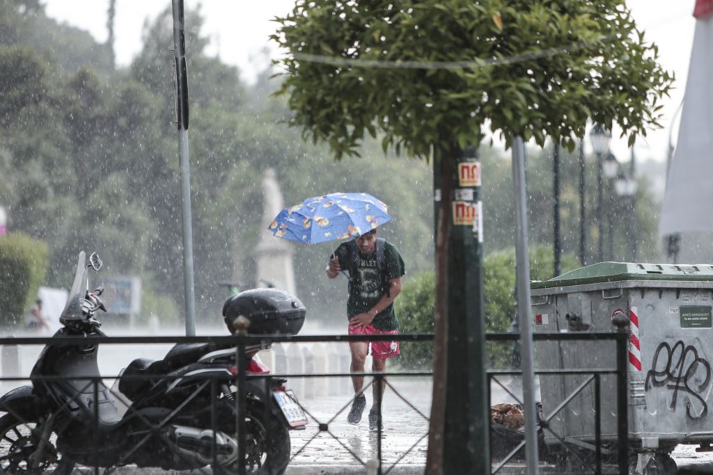 Καιρός : Βροχές, καταιγίδες και πτώση θερμοκρασίας