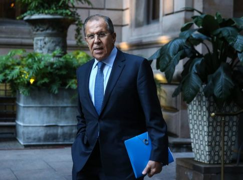 Στο πλευρό της Ελλάδας ο Λαβρόφ : Δικαίωμα κάθε κράτους να καθορίσει το εύρος των χωρικών υδάτων έως τα 12 ναυτικά μίλια