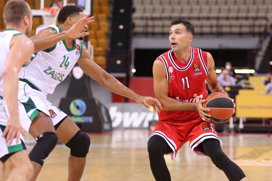 Το «στοπ» του Παπανικολάου και το buzzer beater του Σλούκα (vids)