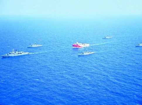 Τουρκία : Εξέδωσε νέα Navtex για το Oruc Reis – Zητά αποστρατιωτικοποίηση των Ψαρών