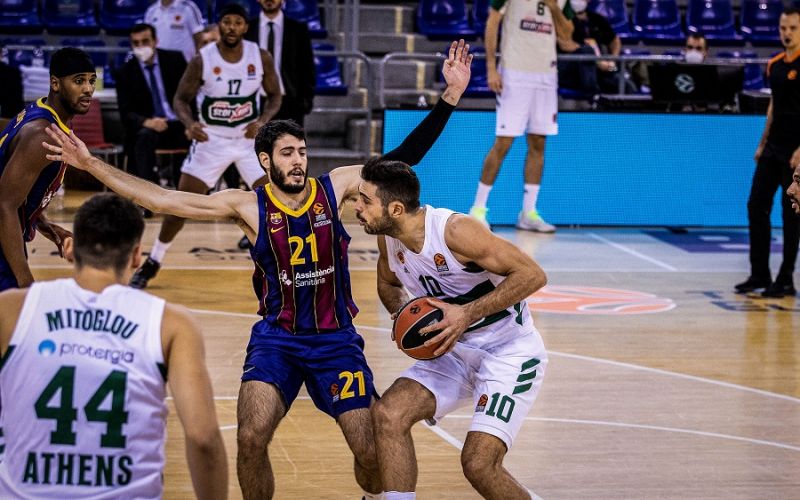 Παναθηναϊκός : Εκτός 12άδας ο Παπαπέτρου, μέσα ο Καλαϊτζάκης