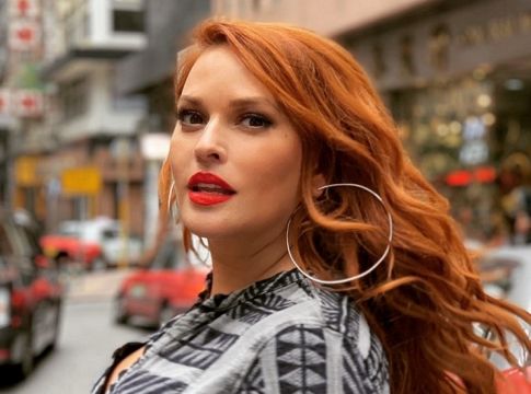 Η Σίσσυ Χρηστίδου ποζάρει γυμνή στη μπανιέρα (pics)