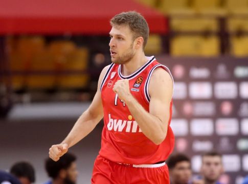 Ολυμπιακός : Η εκτόξευση του Βεζένκοφ (vids)