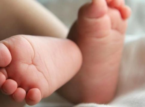 Λάρισα : Βρέφος δύο μηνών πέθανε στον ύπνο του