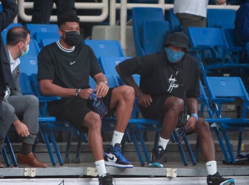 Στο ΟΑΚΑ για τον τελικό Γιάννης και Θανάσης Αντετοκούνμπο (pics)