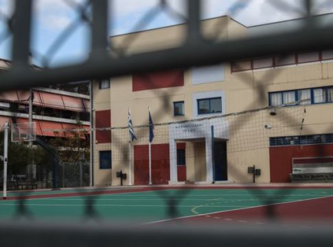 Σχολεία : Τι αλλάζει από τη Δευτέρα για μαθητές και εργαζόμενους γονείς