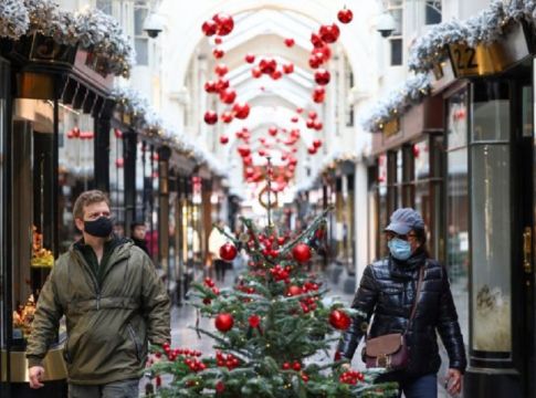 Κορωνοϊός : Χριστούγεννα όπως… Πάσχα – Το πλάνο για άρση lockdown, σχολεία και εστίαση
