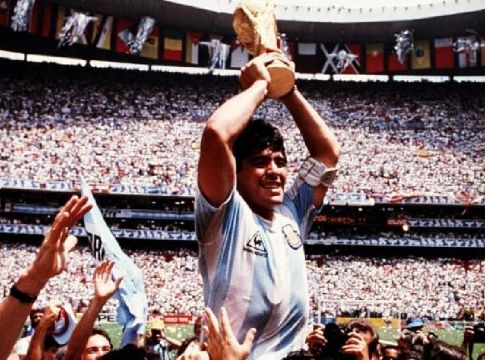 ΠΑΕ Άρης για Μαραντόνα : «Οι μύθοι δεν πεθαίνουν ποτέ» (pic)