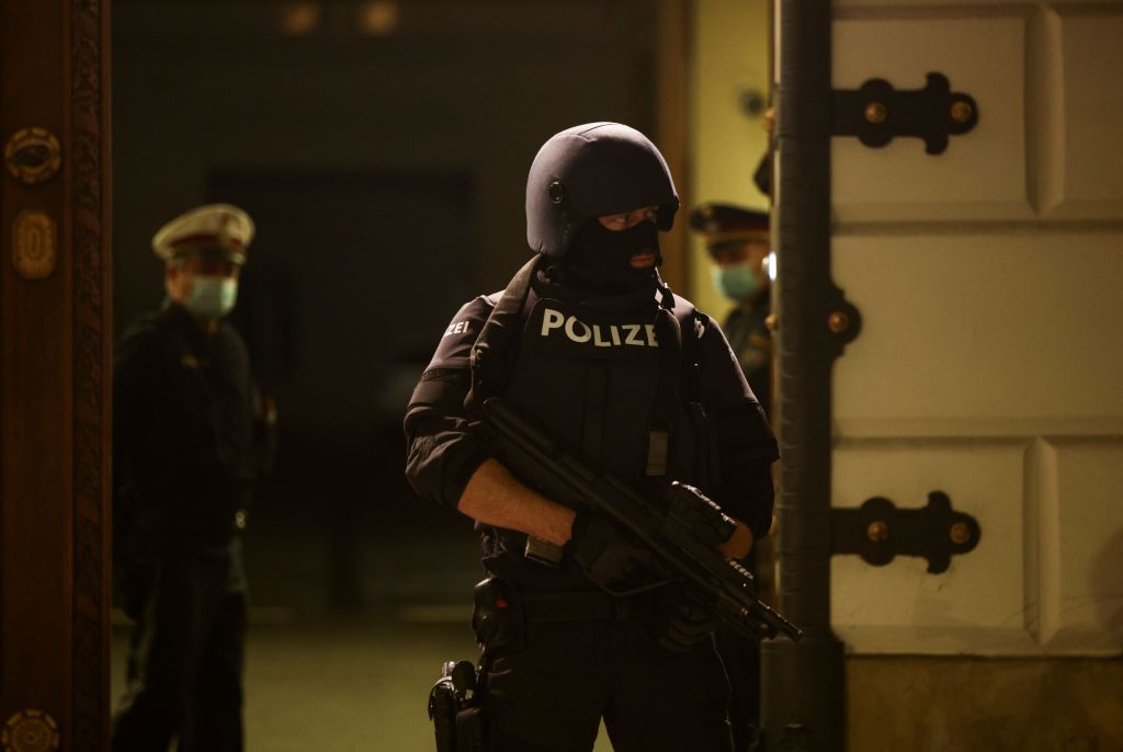 Σοκάρουν οι μαρτυρίες από την τρομοκρατική επίθεση στη Βιέννη : «Ήταν ένας ζωντανός εφιάλτης»