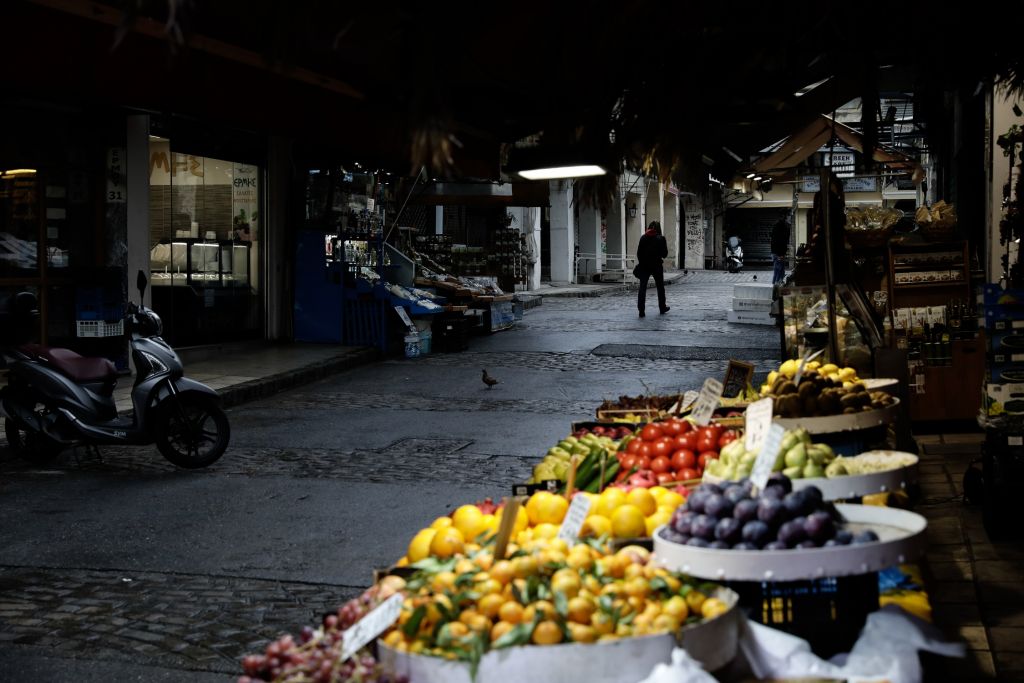 Ο κορωνοϊός «πολιορκεί» την Ελλάδα : 683 κρούσματα στη Θεσσαλονίκη και 493 στην Αττική