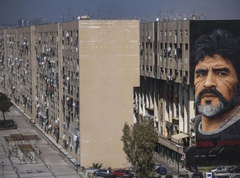 «Κάηκε» η Νάπολη για τον Μαραντόνα (vid)